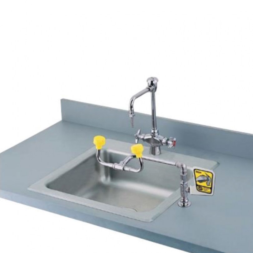 estacion_lavaojos_desplegable